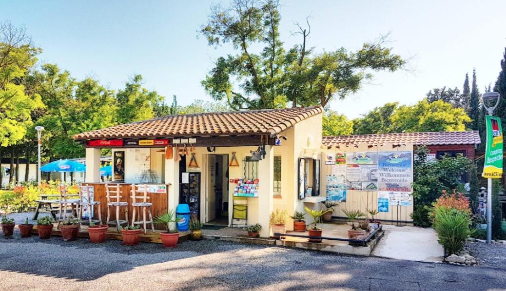 Camping Porte Des Alpilles By M.A Destination Glamping Saint-Étienne-du-Grès Exteriér fotografie