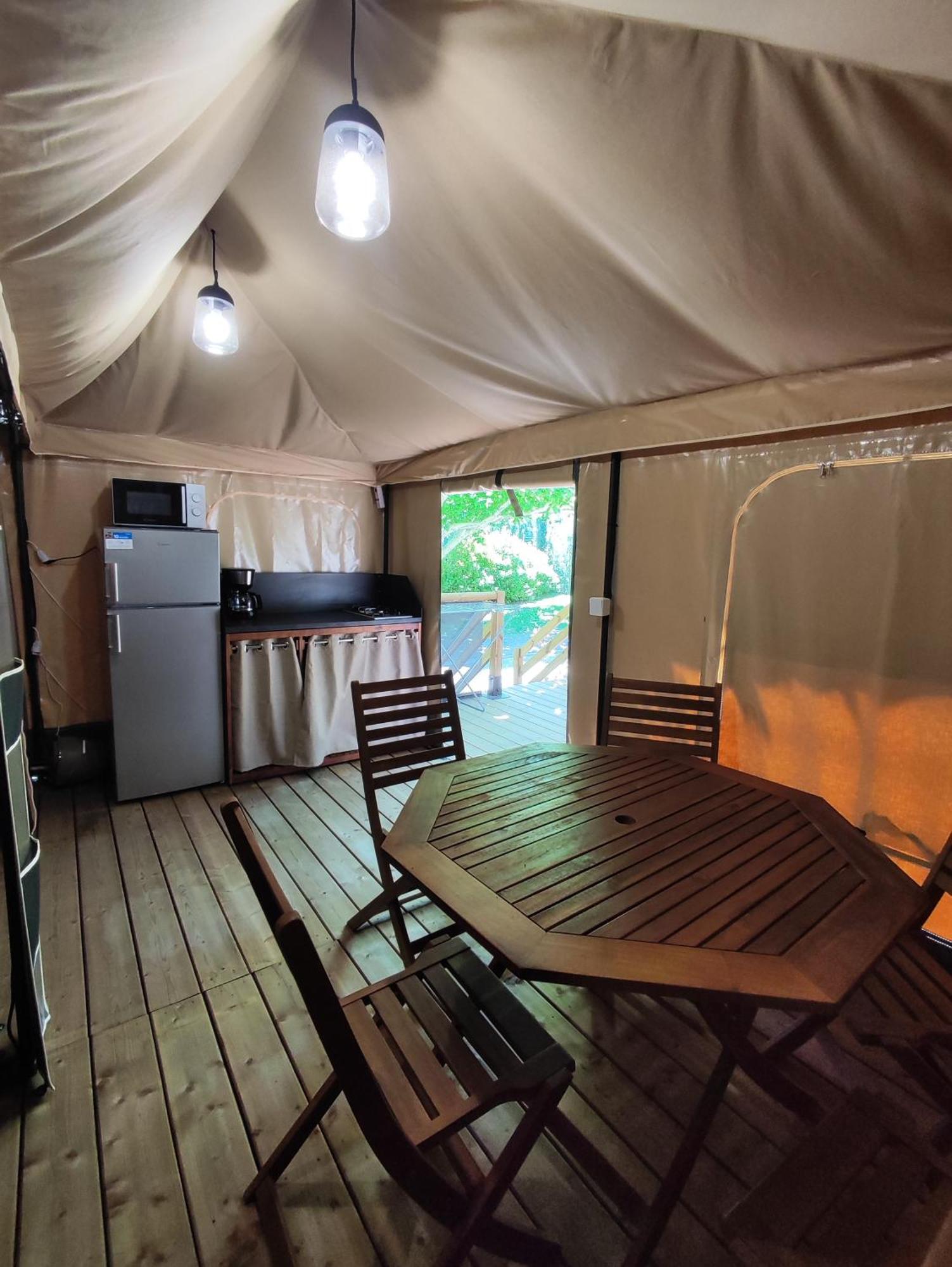 Camping Porte Des Alpilles By M.A Destination Glamping Saint-Étienne-du-Grès Exteriér fotografie