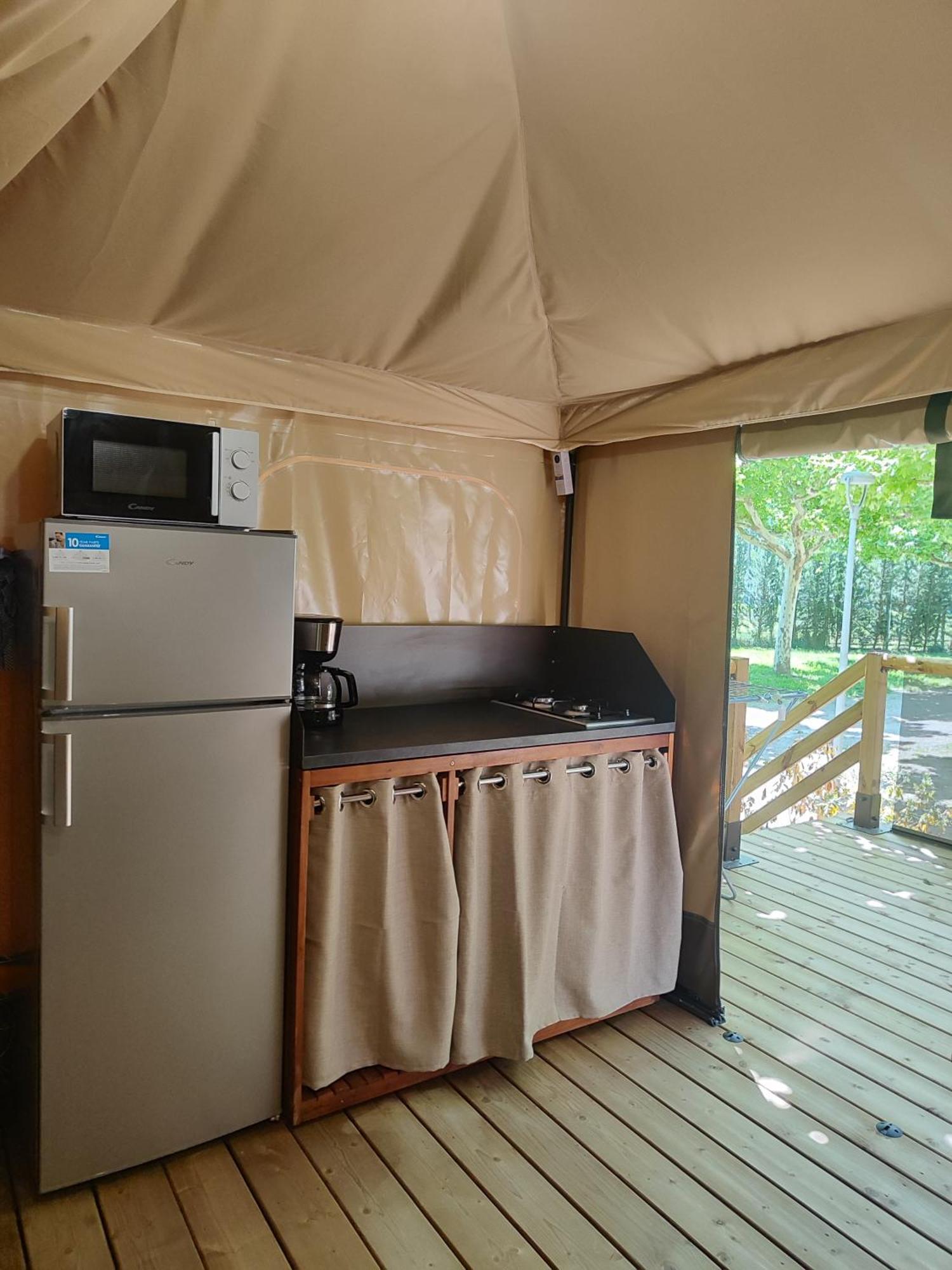 Camping Porte Des Alpilles By M.A Destination Glamping Saint-Étienne-du-Grès Exteriér fotografie
