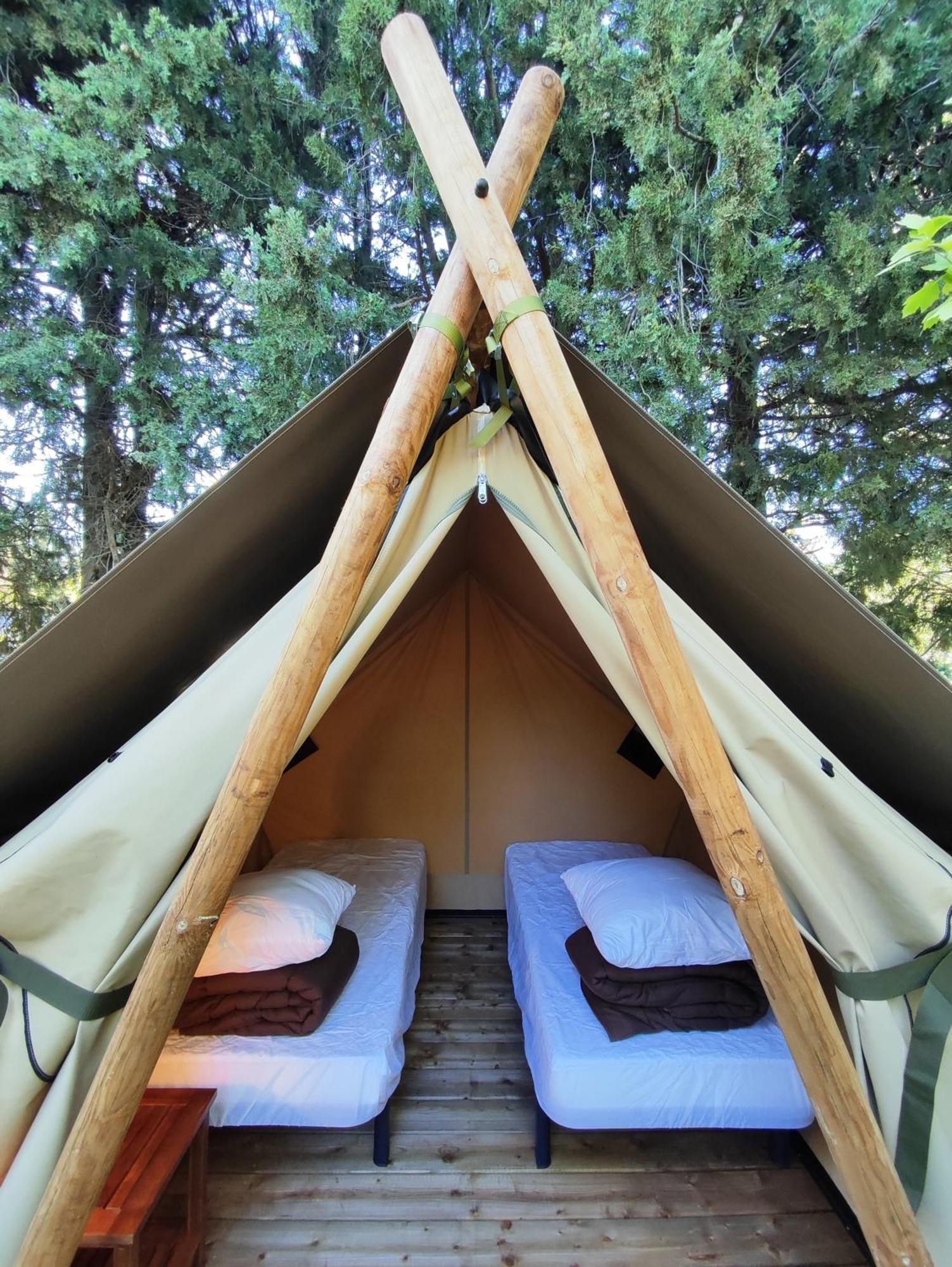 Camping Porte Des Alpilles By M.A Destination Glamping Saint-Étienne-du-Grès Exteriér fotografie