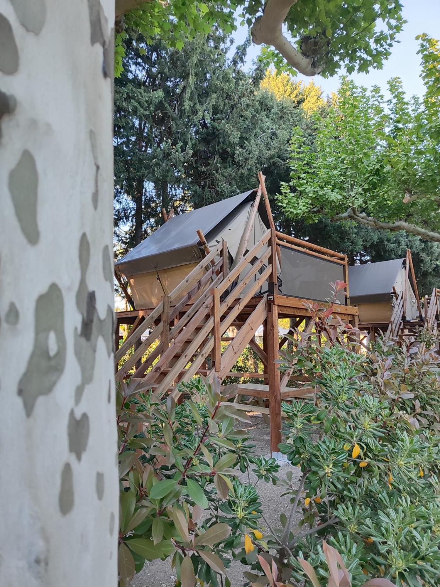 Camping Porte Des Alpilles By M.A Destination Glamping Saint-Étienne-du-Grès Exteriér fotografie