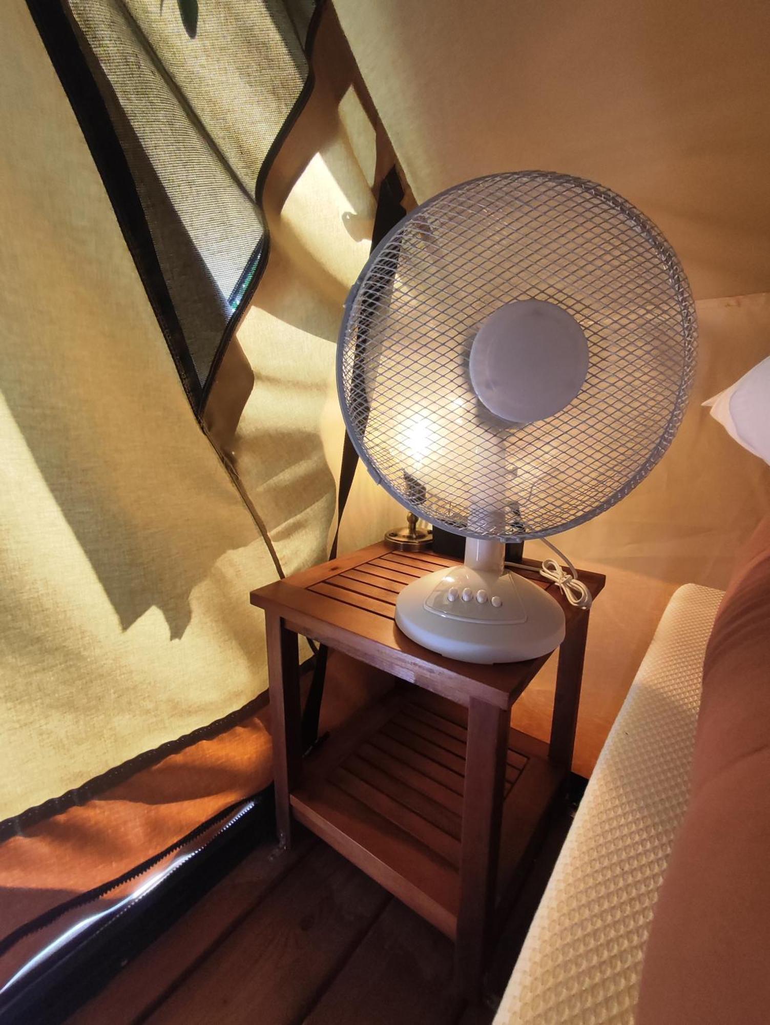 Camping Porte Des Alpilles By M.A Destination Glamping Saint-Étienne-du-Grès Exteriér fotografie