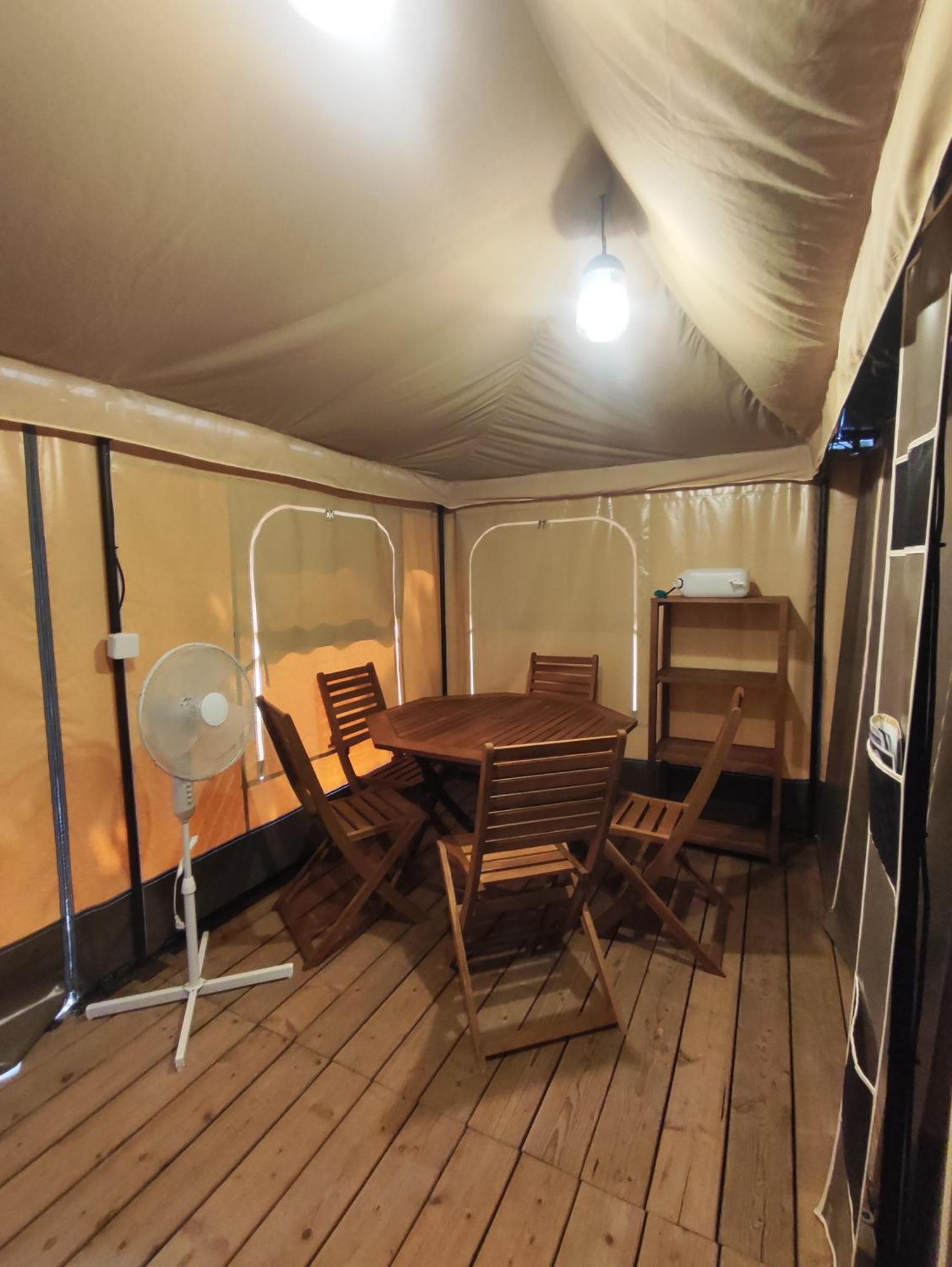 Camping Porte Des Alpilles By M.A Destination Glamping Saint-Étienne-du-Grès Exteriér fotografie