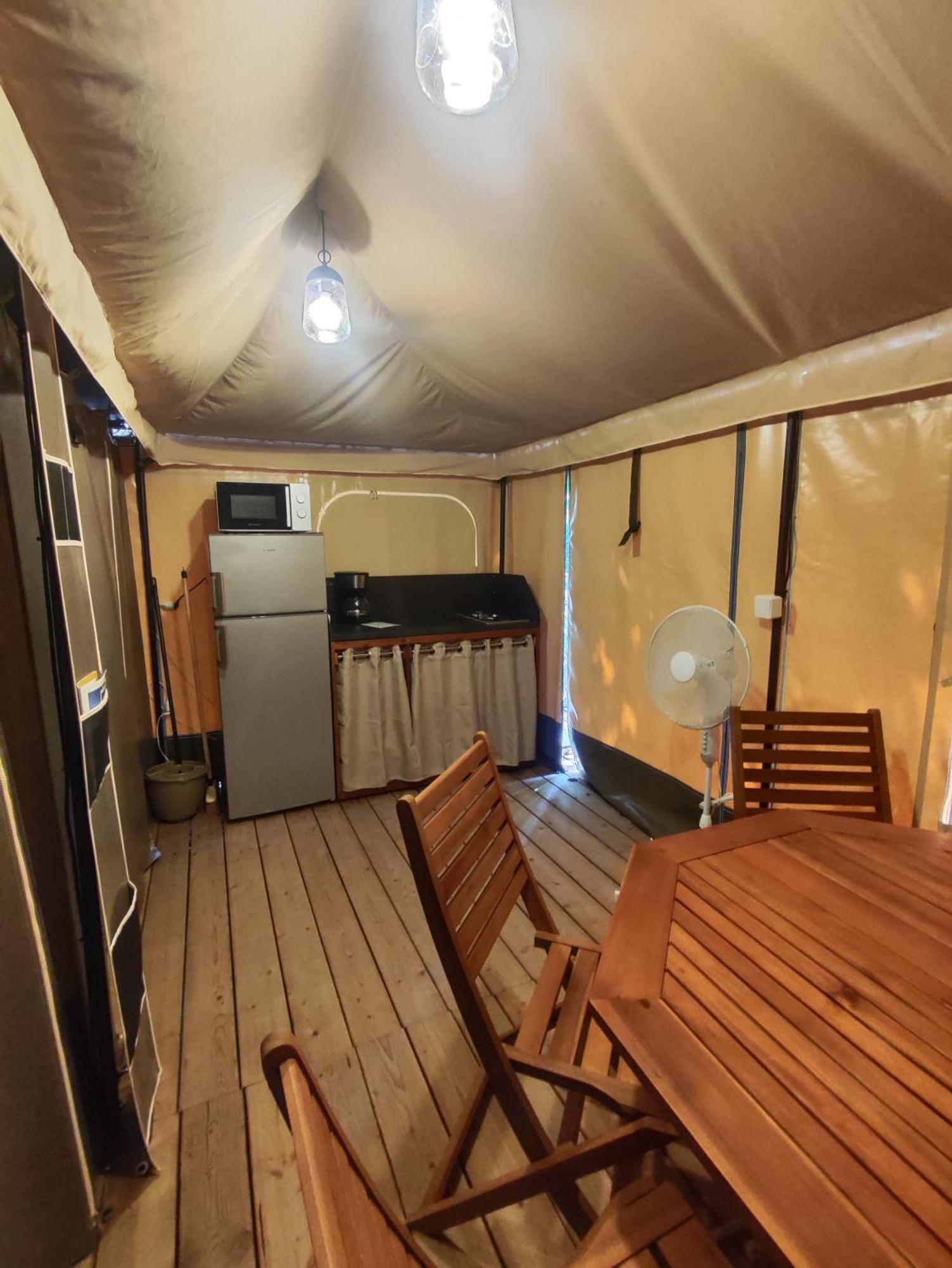 Camping Porte Des Alpilles By M.A Destination Glamping Saint-Étienne-du-Grès Exteriér fotografie